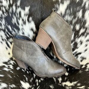 Grey zipper detail size 10 booties